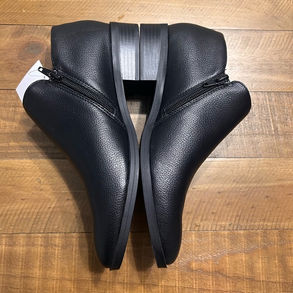 Kensie Sammy Black Ankle Boot - Picture 4 of 11